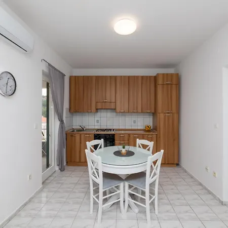 Daire Supe Supetar